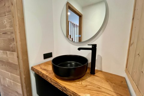 2 bedrooms Apartment in Les Allues, France No. 99669 6