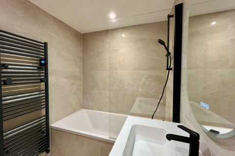 2 bedrooms Apartment in Les Allues, France No. 99669 8