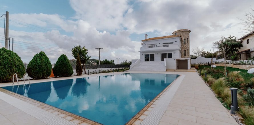 7 bedrooms Villa in Kalyvia Thorikou, Greece No. 107938