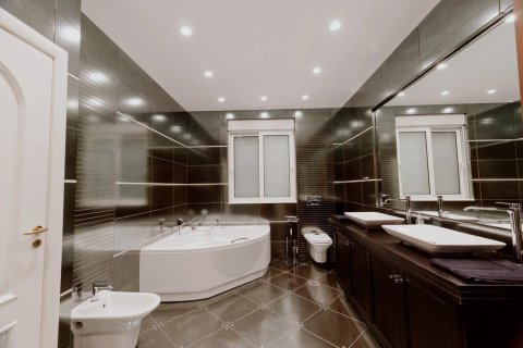 7 bedrooms Villa in Kalyvia Thorikou, Greece No. 107938 10