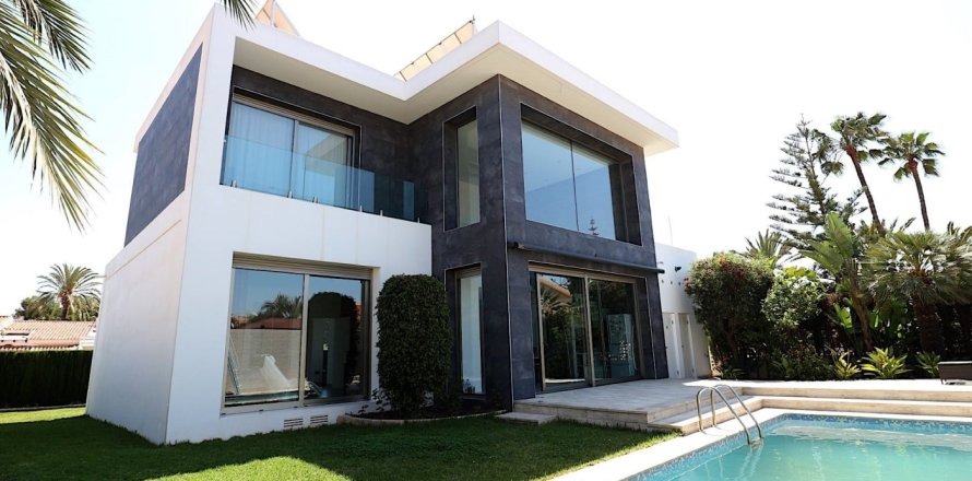 3 chambres Villa à Torrevieja, Spain No. 111725