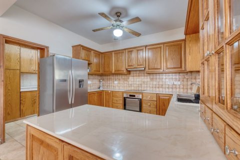 4 bedrooms Villa in Aradippou, Cyprus No. 36761 8