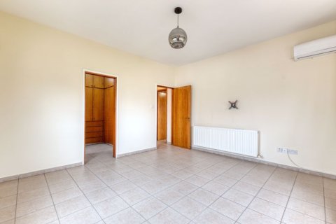 4 bedrooms Villa in Aradippou, Cyprus No. 36761 12