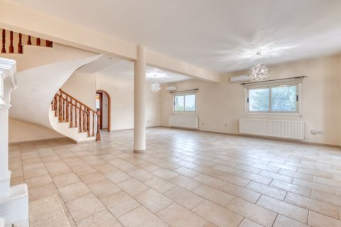 4 bedrooms Villa in Aradippou, Cyprus No. 36761 3