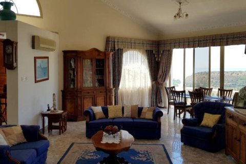 4 bedrooms Villa in Limassol, Cyprus No. 106080 4
