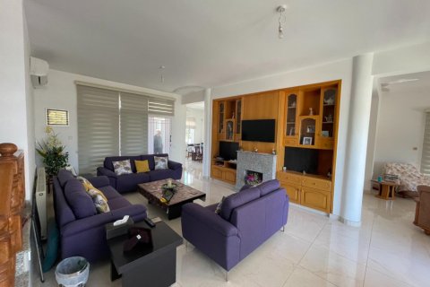 Земельный участок с 6 спальнями в Пафос, Кипр №65102 4