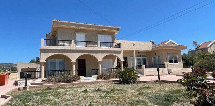 Земельный участок с 6 спальнями в Пафос, Кипр №65102