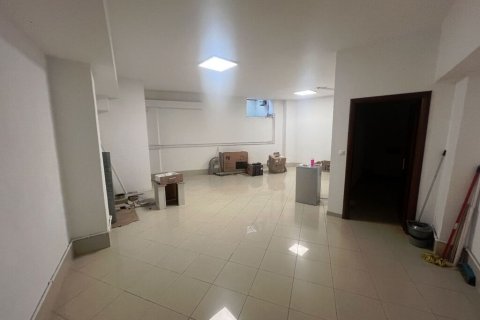 194m² Commercial property in Evosmos, Greece No. 108162 6