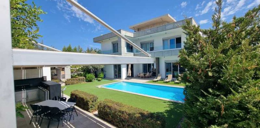 6 bedrooms House in Erimi, Cyprus No. 63544