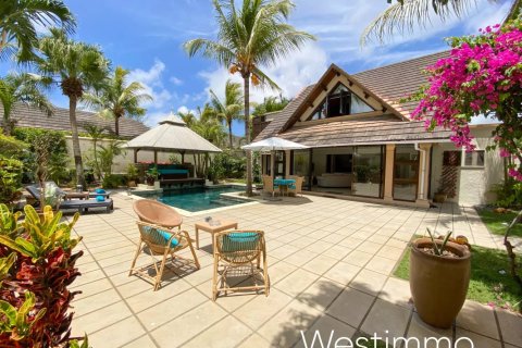 3 bedrooms Villa in Grand Baie, Mauritius No. 110221 1