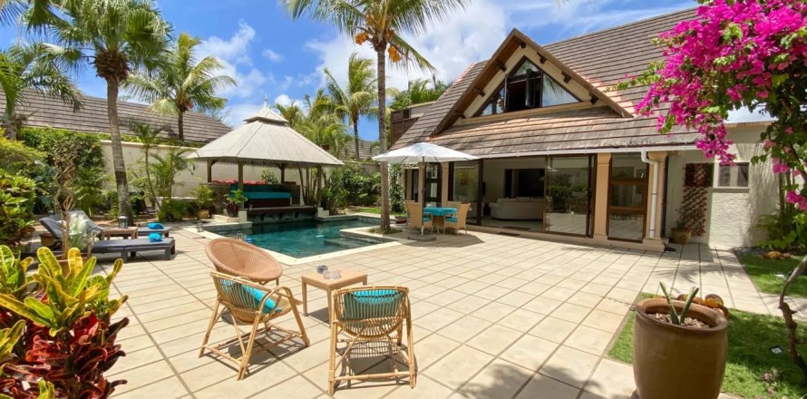 3 bedrooms Villa in Grand Baie, Mauritius No. 110221