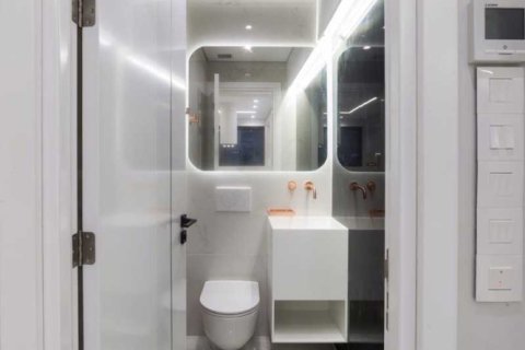 3 bedrooms Apartment in Limassol, Cyprus No. 34479 8