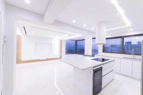 3 bedrooms Apartment in Limassol, Cyprus No. 34479 5