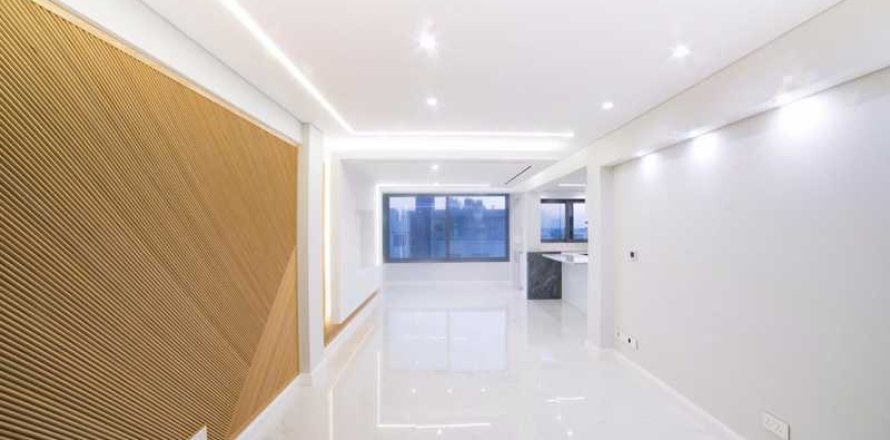 3 bedrooms Apartment in Limassol, Cyprus No. 34479