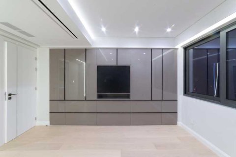 3 bedrooms Apartment in Limassol, Cyprus No. 34479 12