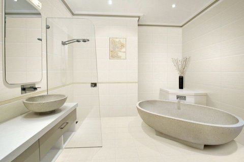 4 rooms Villa in Limassol, Cyprus No. 107130 11