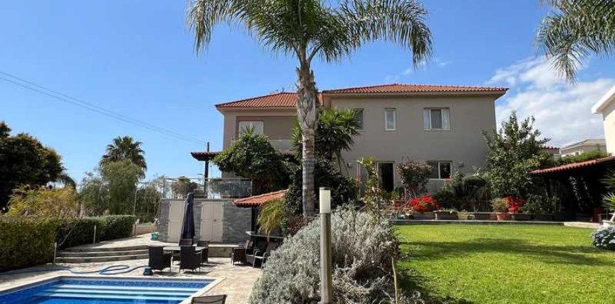 6 bedrooms Villa in Agios Athanasios, Cyprus No. 82667