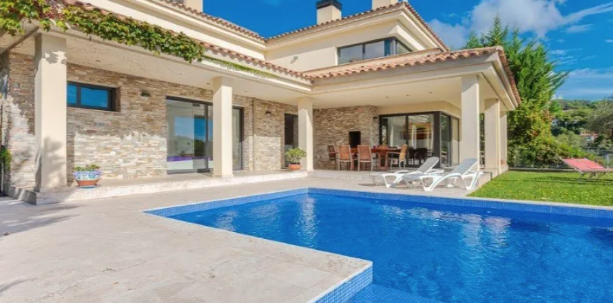 4 bedrooms Properties in Tung Qua Lin, Vietnam No. 25362