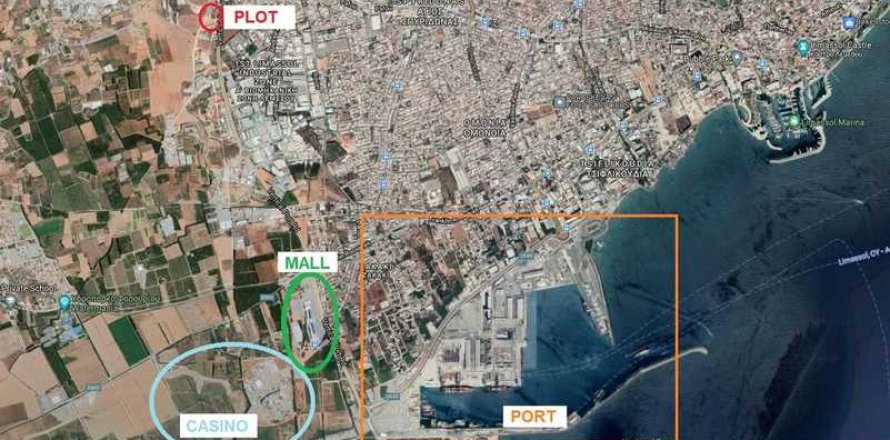 8400m² Land in Kato Polemidia, Cyprus No. 104414