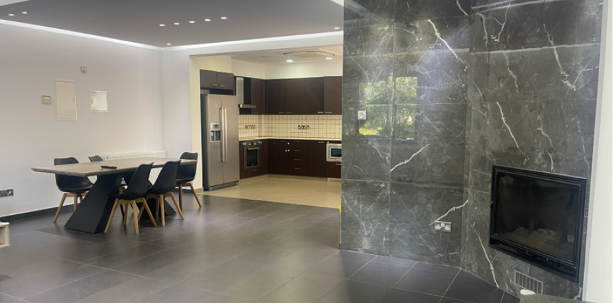 3 bedrooms House in Agios Athanasios, Cyprus No. 78995