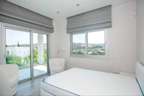 4 bedrooms House in Agios Tychonas, Cyprus No. 31096 3