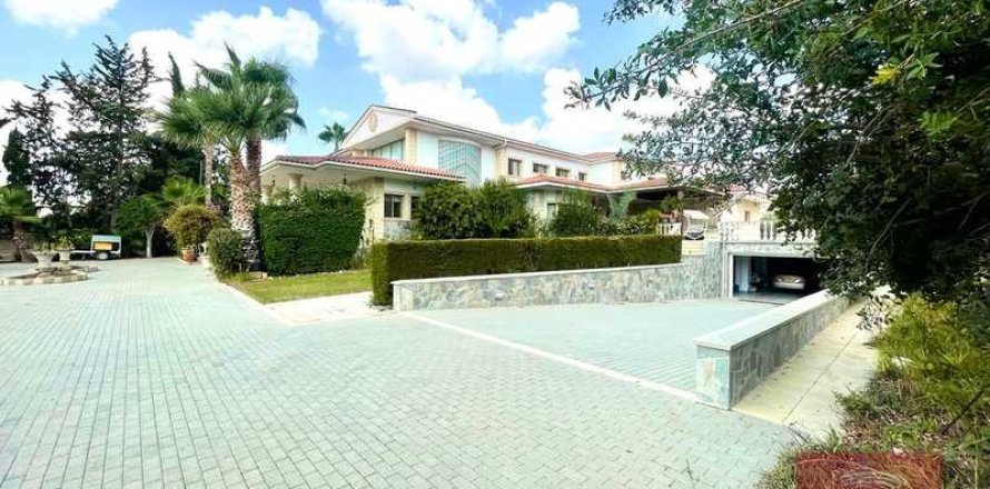 5 bedrooms Villa in Alethriko, Cyprus No. 79629