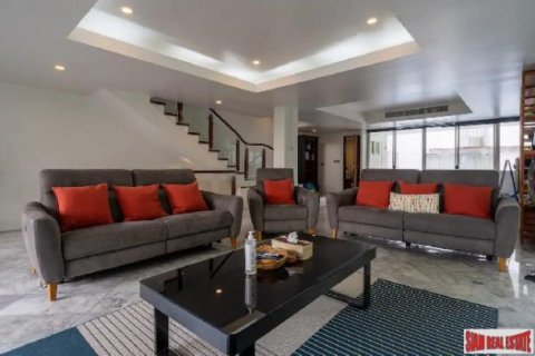 3 dormitorios Townhouse en Bangkok, Thailand No. 96298 14