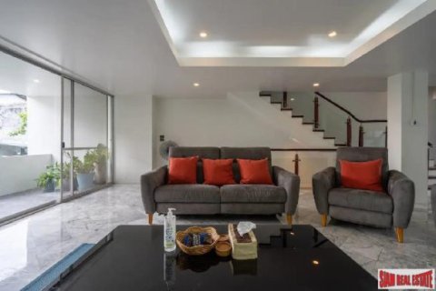 3 dormitorios Townhouse en Bangkok, Thailand No. 96298 11