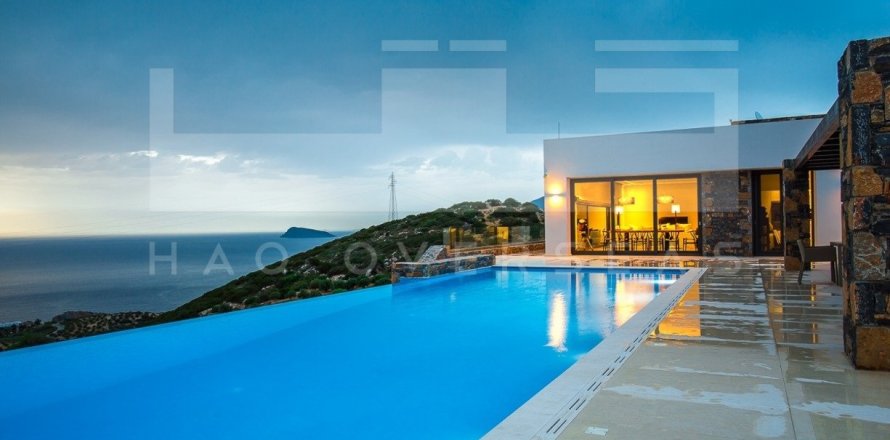 5 bedrooms Villa in Crete, Greece No. 24355