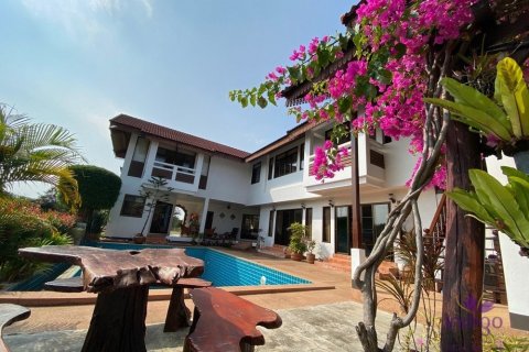 6 bedrooms House in Chiang Mai, Thailand No. 97680 1