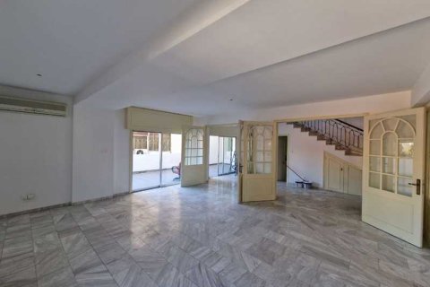 5 bedrooms Apartment in Limassol, Cyprus No. 84521 2