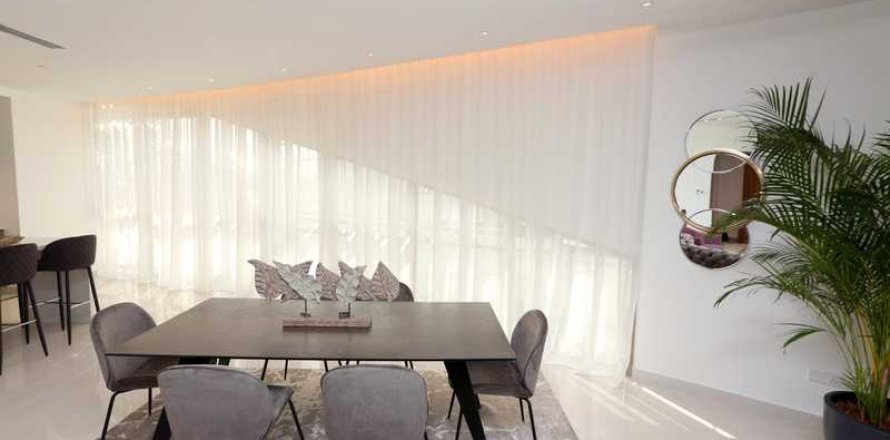 2 bedrooms Apartment in Nicosia, Cyprus No. 77457