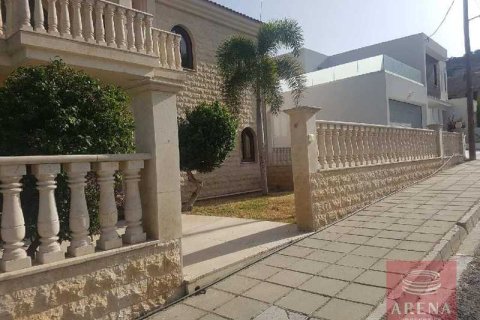 5 bedrooms Villa in Oroklini, Cyprus No. 79651 4