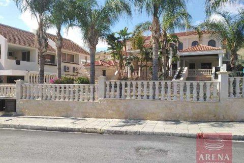 5 bedrooms Villa in Oroklini, Cyprus No. 79651 3