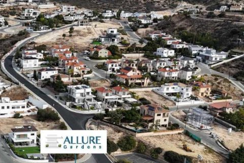 4 bedrooms House in Agios Athanasios, Cyprus No. 101099 3