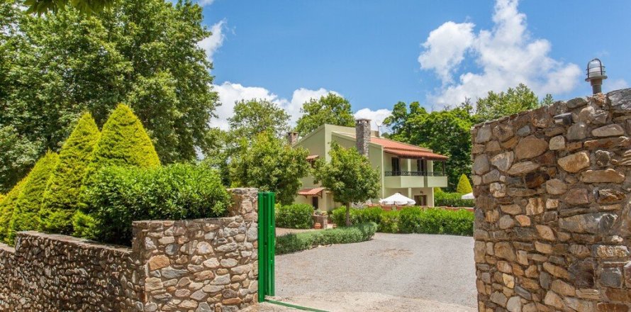 4 bedrooms Villa in Chania, Greece No. 55601