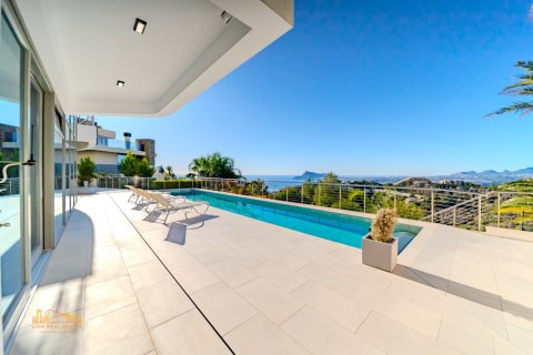 5 bedrooms Villa in Altea, Spain No. 112181