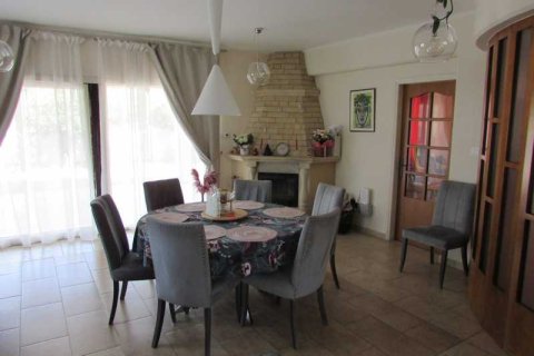 5 bedrooms Villa in Pyrgos, Cyprus No. 101083 6