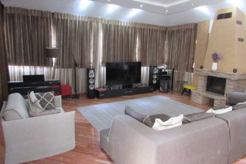 5 bedrooms Villa in Pyrgos, Cyprus No. 101083 10