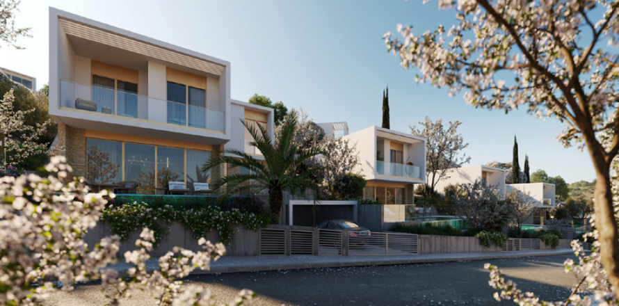 4 bedrooms Villa in Parekklisia, Cyprus No. 31629