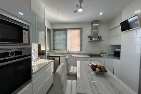 3 bedrooms Penthouse in Long Dinh, Vietnam No. 92228 9