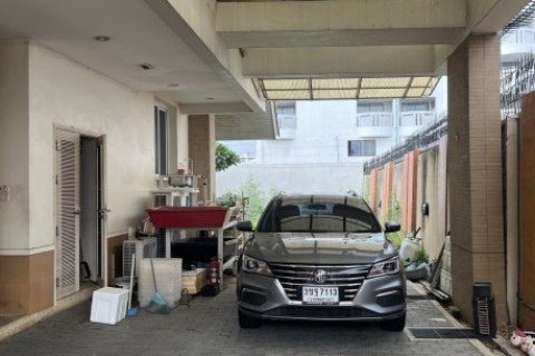 4 bedrooms House in Bangkok, Thailand No. 97303 6