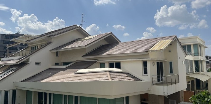 4 bedrooms House in Bangkok, Thailand No. 97303