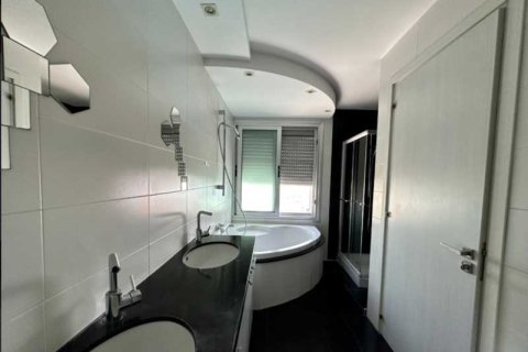 5 dormitorios Villa en Agios Athanasios, Cyprus No. 100690 9