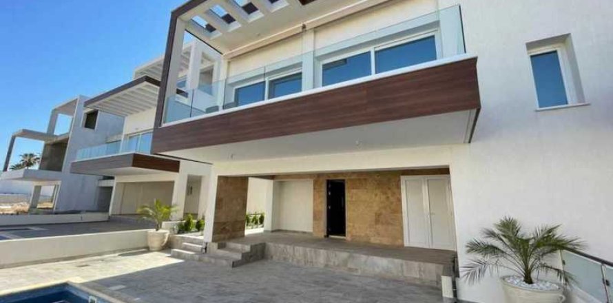2 bedrooms House in Kissonerga, Cyprus No. 65540