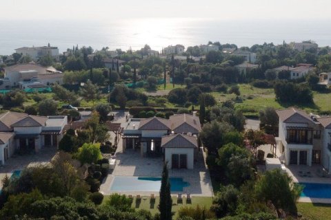 3 bedrooms House in Paphos, Cyprus No. 37274 1