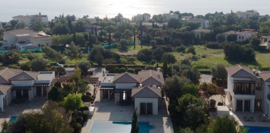 3 bedrooms House in Paphos, Cyprus No. 37274