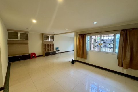 3 bedrooms Townhouse in Bangkok, Thailand No. 96996 5