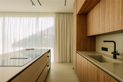 4 bedrooms Villa in Paphos, Cyprus No. 77933 8