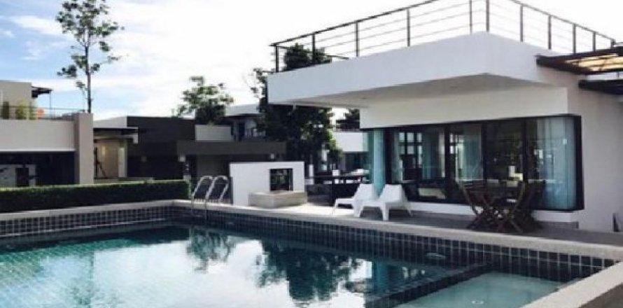 3 bedrooms Villa in Jomtien Beach, Thailand No. 96559